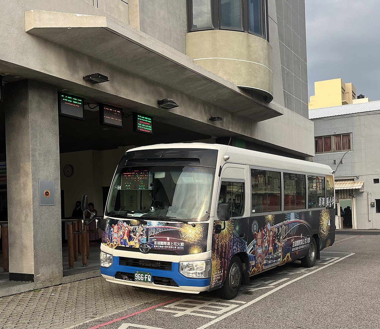 19座旅游中巴